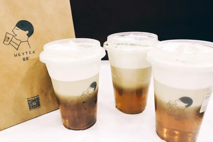 摆地摊卖喜茶